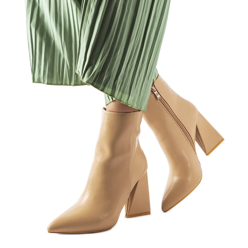 Abelinan beige-nilkkurit