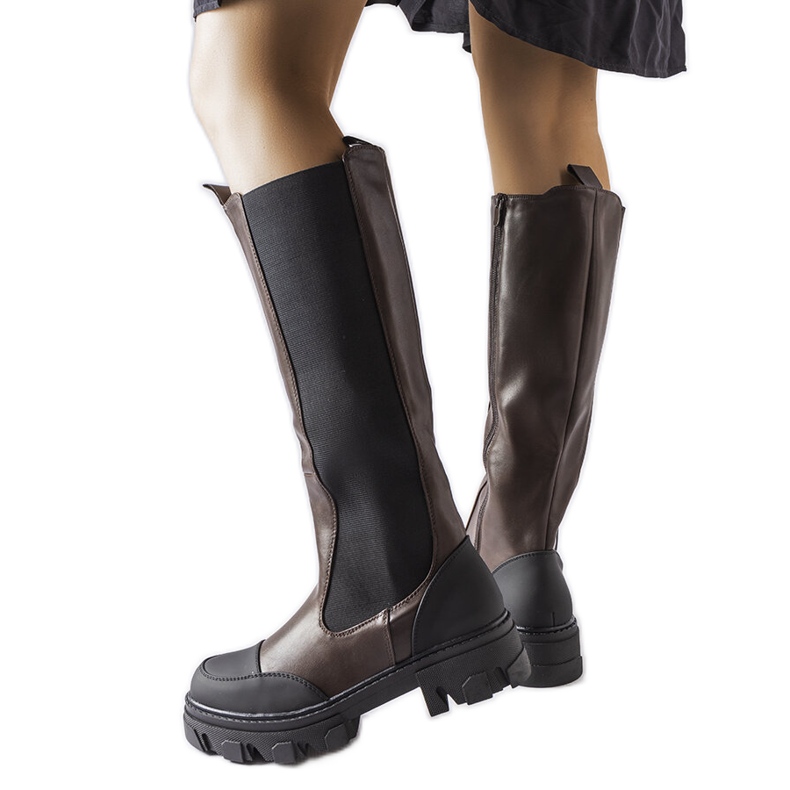 Pasqualen ruskeat korkeat saappaat