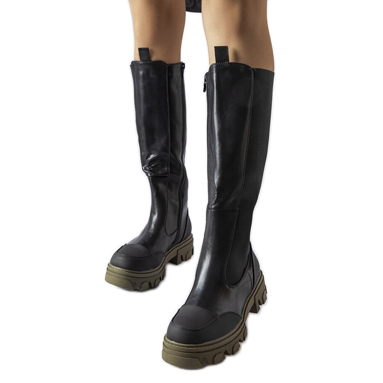 Pasqualen mustat ja vihreät korkeat saappaat