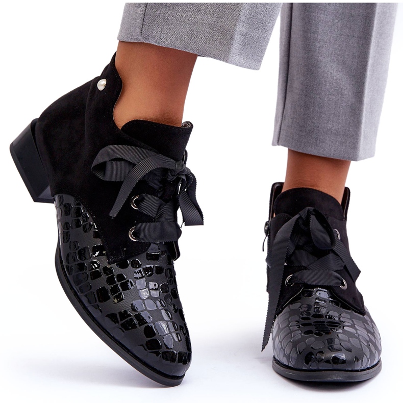 PD1 Naisten tasakorkokengät nauhalla, musta Meroni