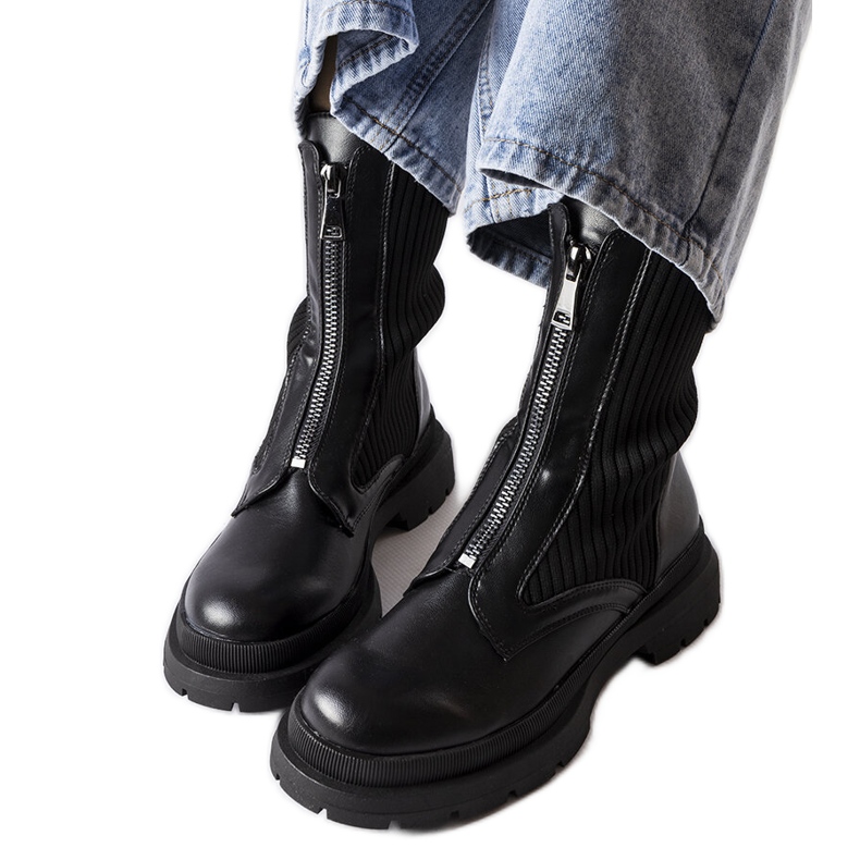 Napolitanin mustat sukkasaappaat