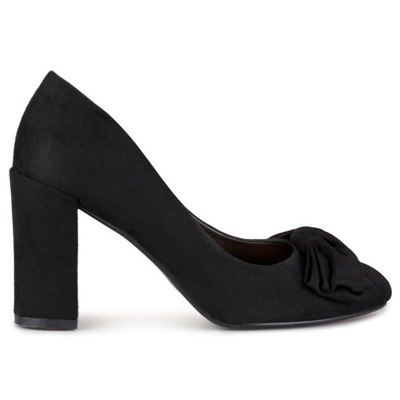 Mokkakorkopumput koristeilla musta