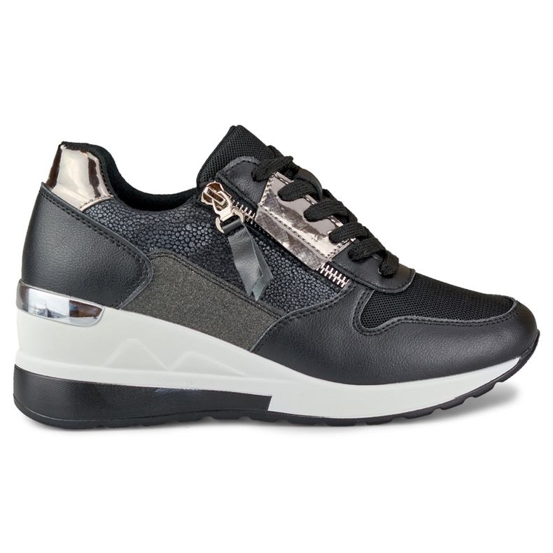 Tyylikkäät mustat urheilukengät