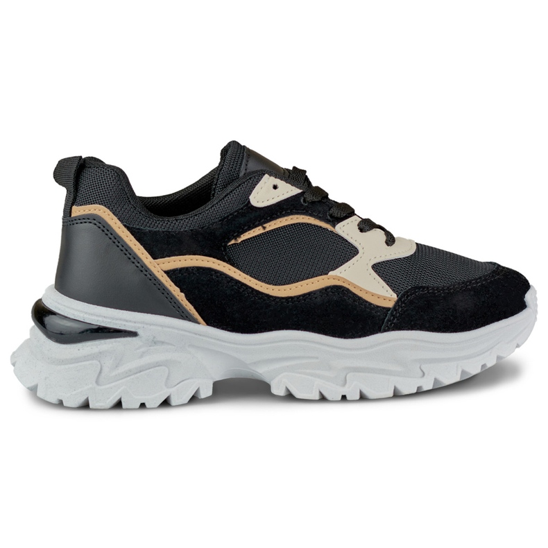 Mustat naisten tennarit valkoisella pohjalla