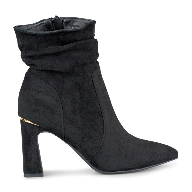 Naisten mustat saappaat koristeellisessa tolppassa