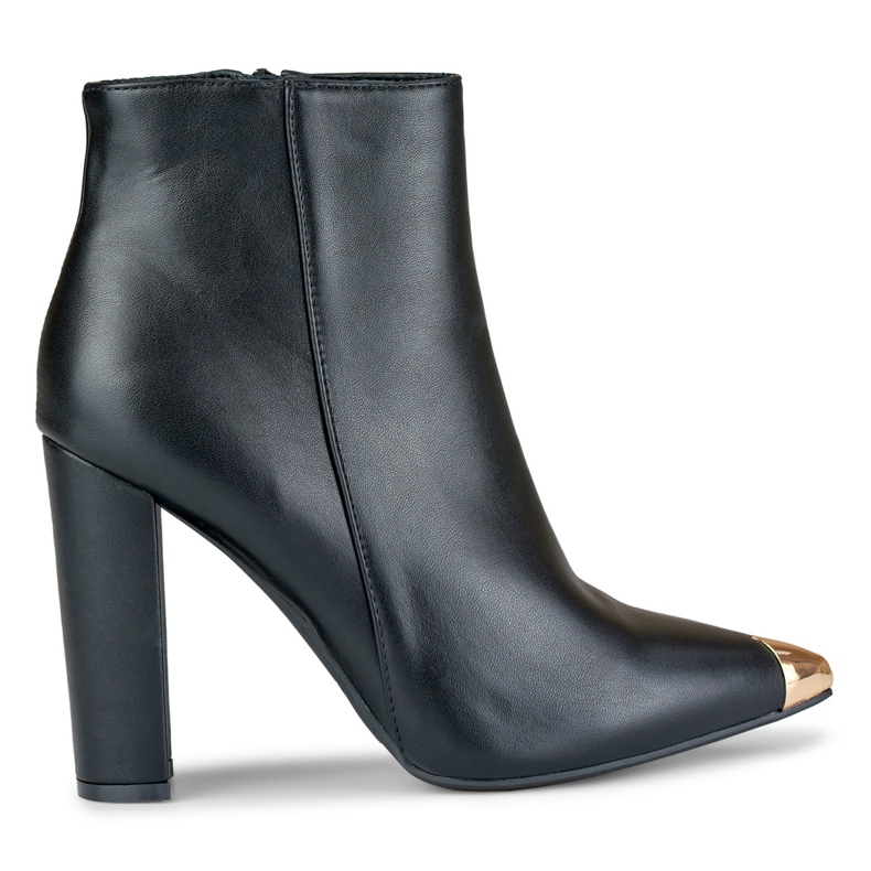 Naisten mustat saappaat koristeellisella piikillä