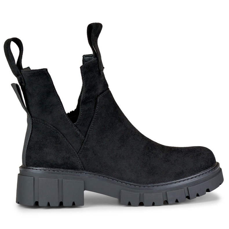 Naisten mustat saappaat alustalla