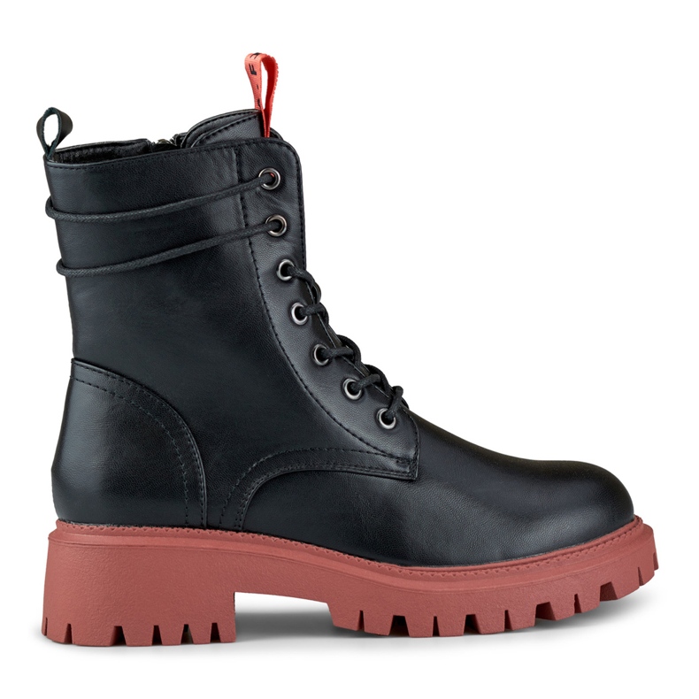 Naisten mustat työntekijät värikkäällä lisäyksellä