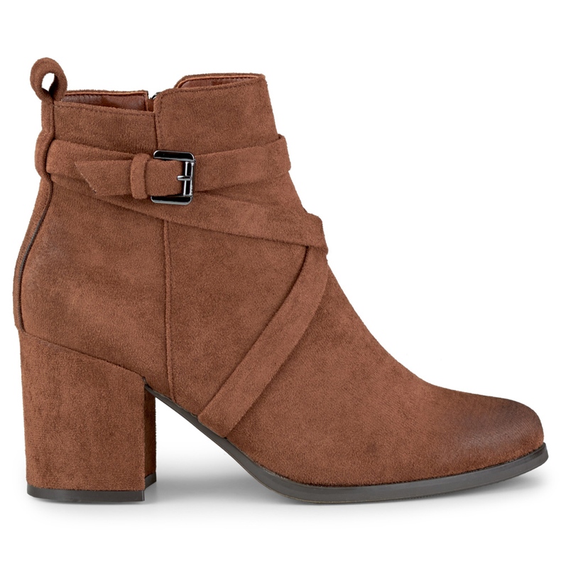 Naisten ruskeat saappaat pylväässä, jossa koristelukko