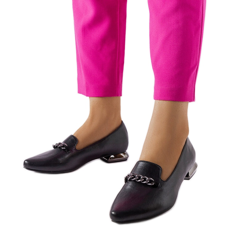 Lovato Lordsin mustat flatit, joissa nahkainen pohjallinen