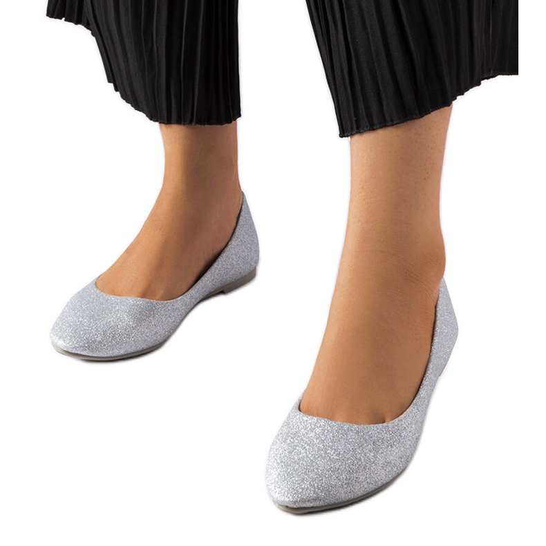 Inna Hopeanväriset kimaltelevat balerinat Serintolta