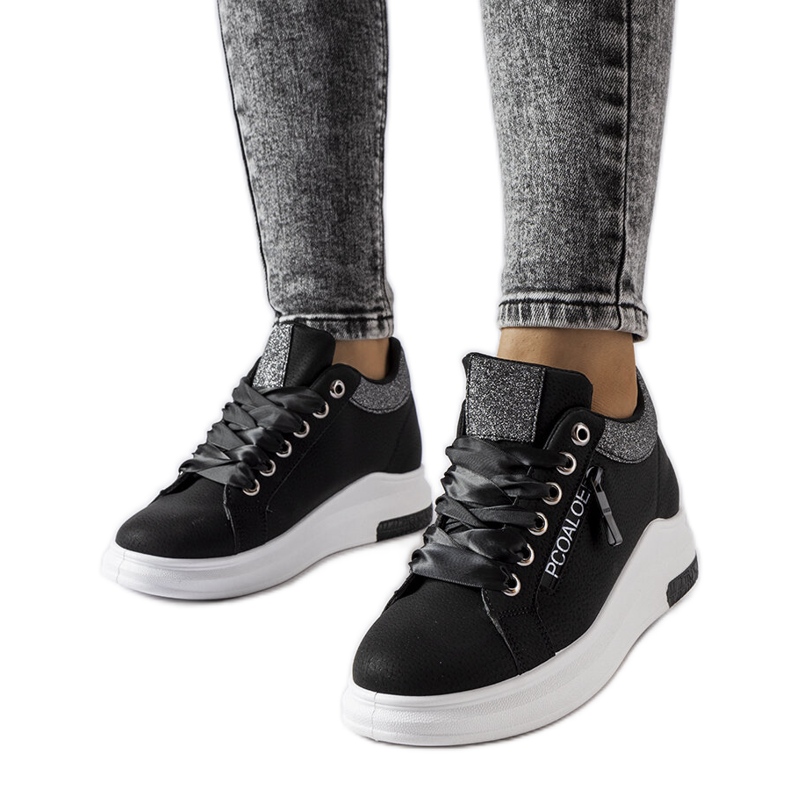 Inna Mustat wedge-lenkkarit Birminghamista