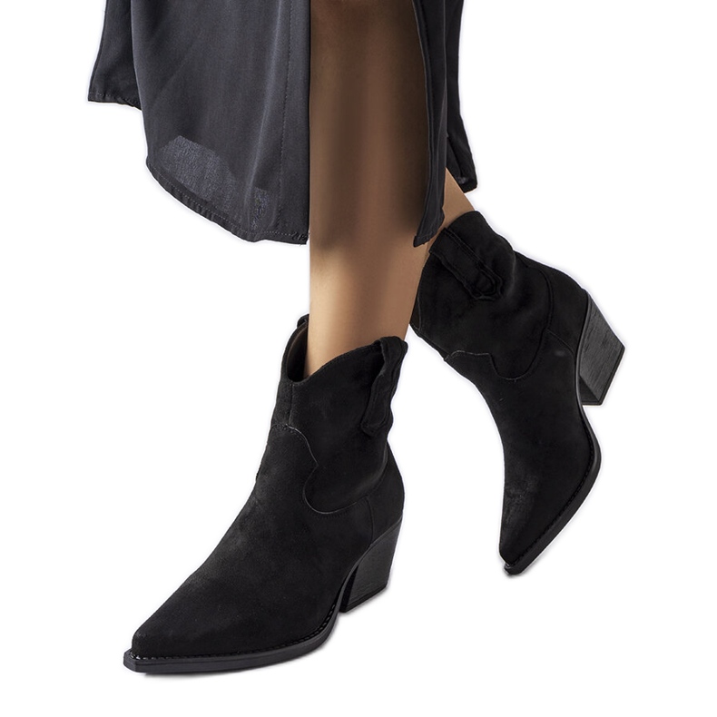 Christin mustat cowboysaappaat