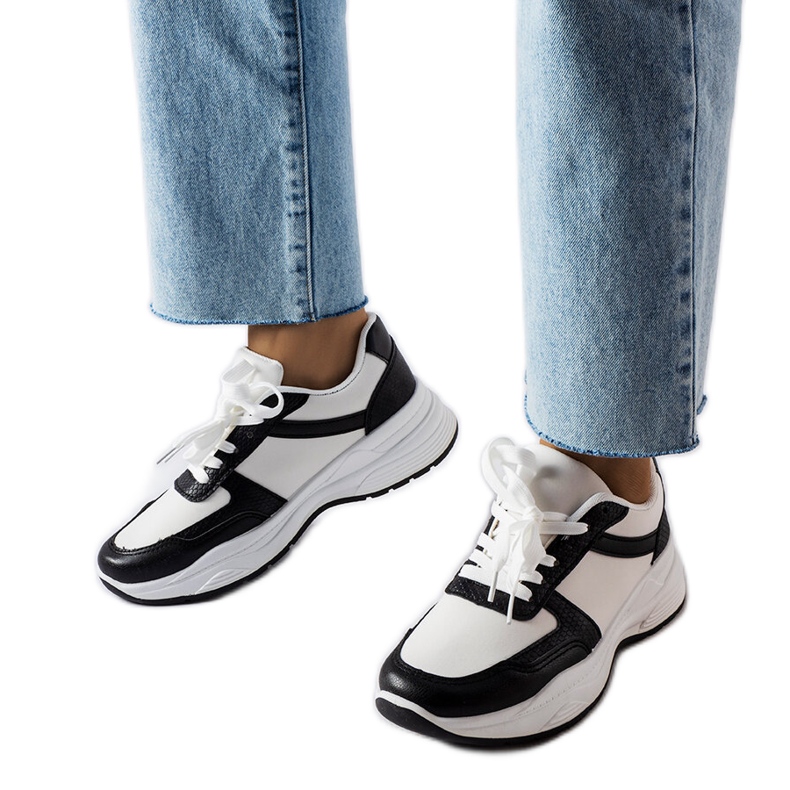 Diegon mustavalkoiset kengät käärmeennahkaisella aksentilla valkoinen