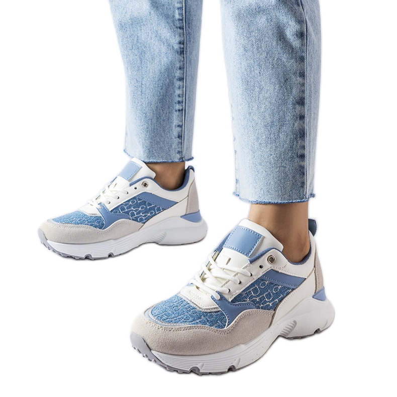 Sinivalkoiset Rion kengät hopeisilla yksityiskohdilla valkoinen