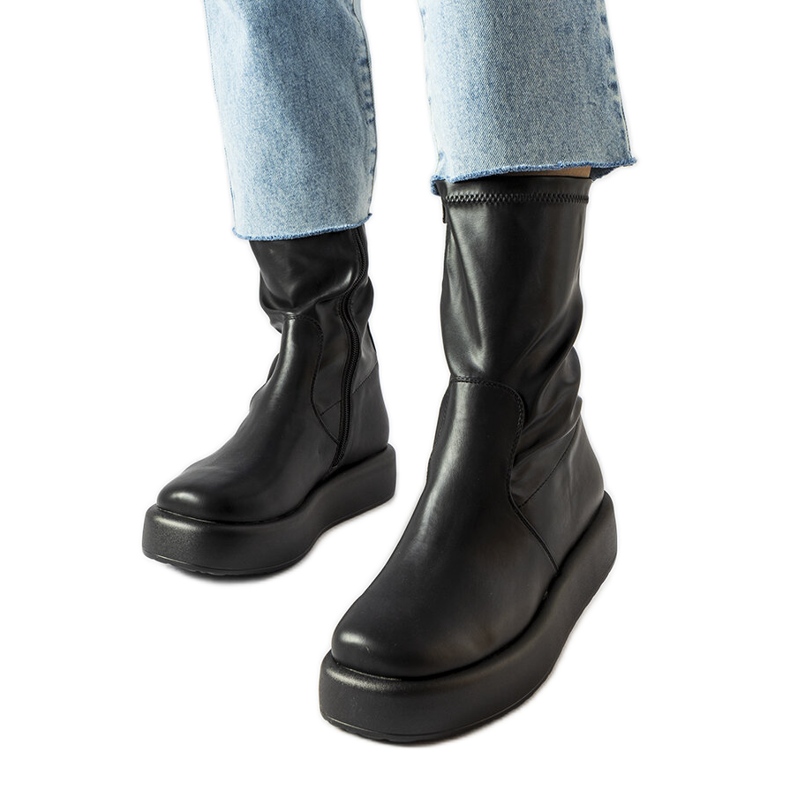 Valpantena mustat alustasaappaat