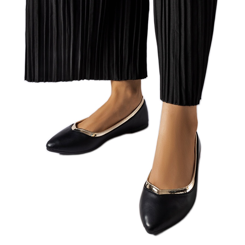 Vittorion mustat teräväkärkiset balettiasut