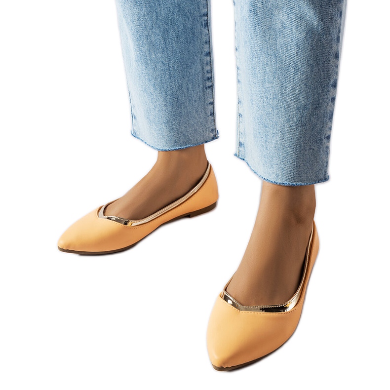 Vittorion oranssit teräväkärkiset ballerinat