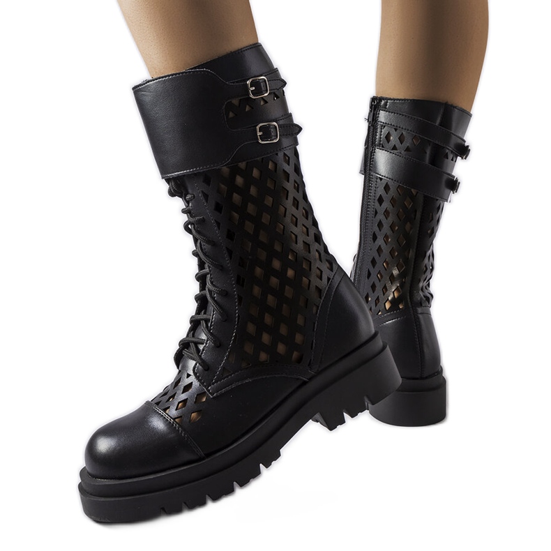 Mustat harjakattoiset Amarante-työläiset