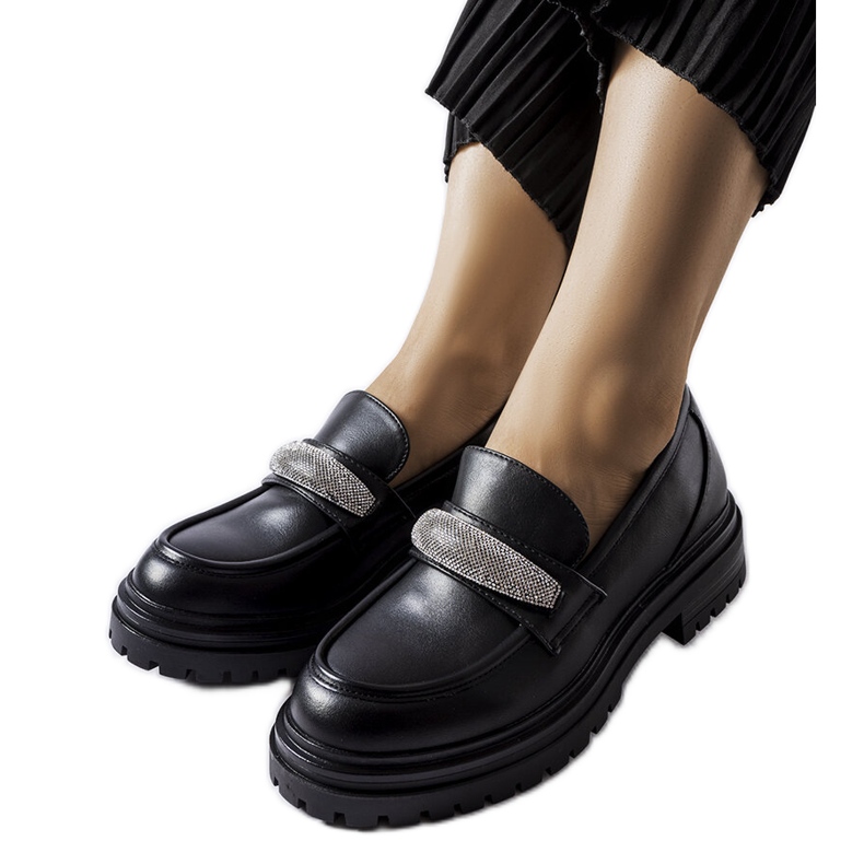 Hartfordin mustat loaferit strassilla