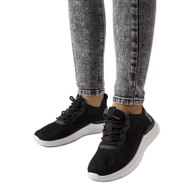 Nelsonin mustavalkoiset tennarit valkoinen