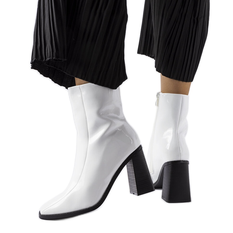 Jelican valkoiset patentoidut nilkkurit valkoinen