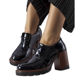 Vincezan mustat korkokengät