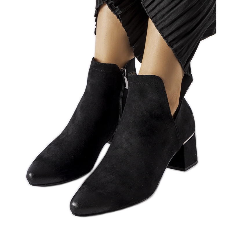 Vincezan mustat matalakorkoiset nilkkurit