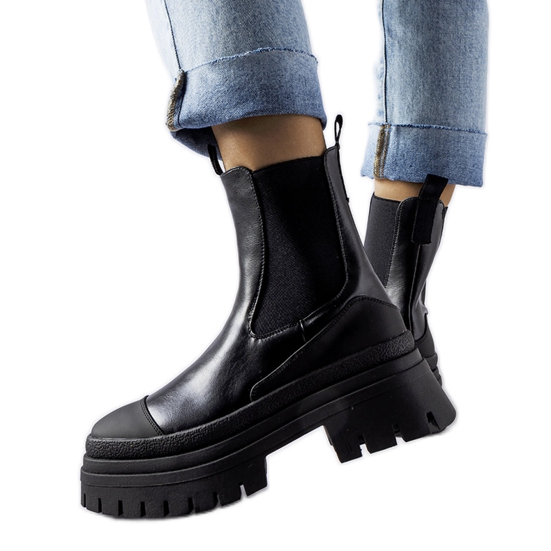 Mustat massiiviset Wexford-nilkkurit