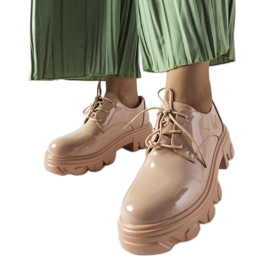 Beige kiiltonahka kengät Kelly