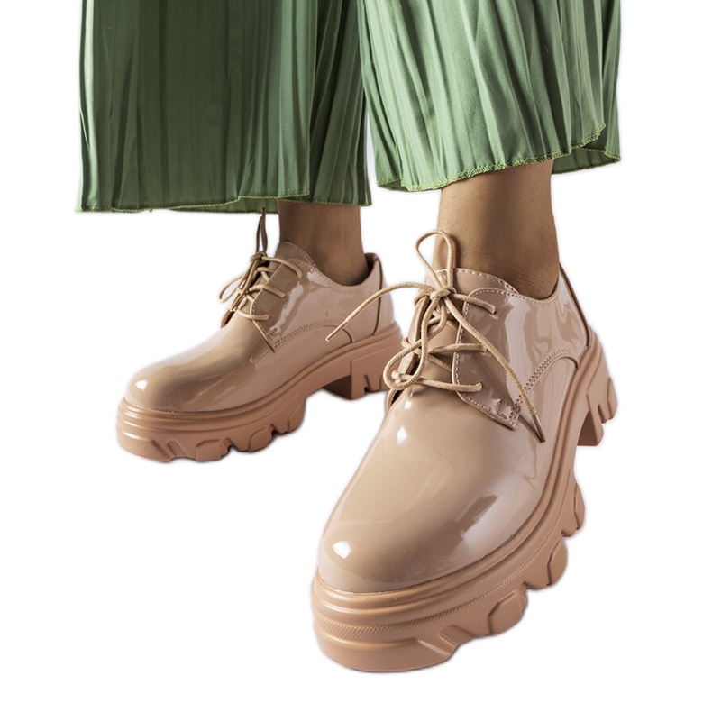 Beige kiiltonahka kengät Kelly