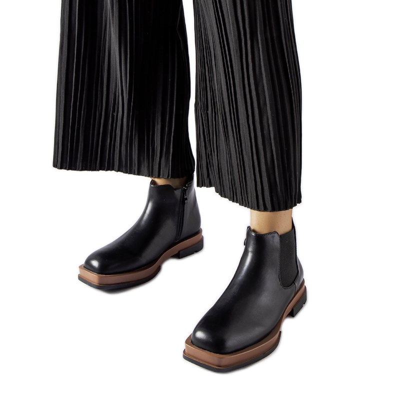 Tarquinia mustat matalat saappaat