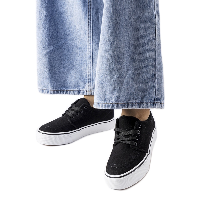 Mustat Abboudin ekologiset mokkanahkalenkkarit