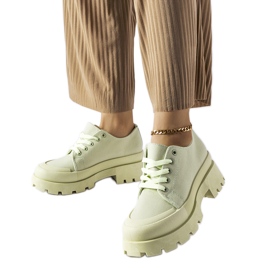 Vihreät kengät massiivisella Pointe-pohjalla