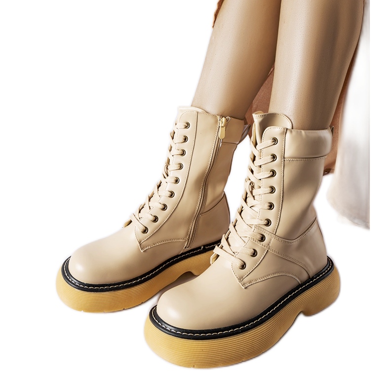 Beiget eristettyjä työsaappaat Davi-alustalla