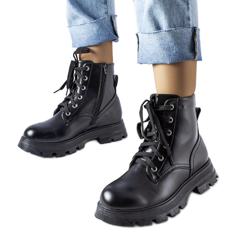 Mustat nilkkurit Myers