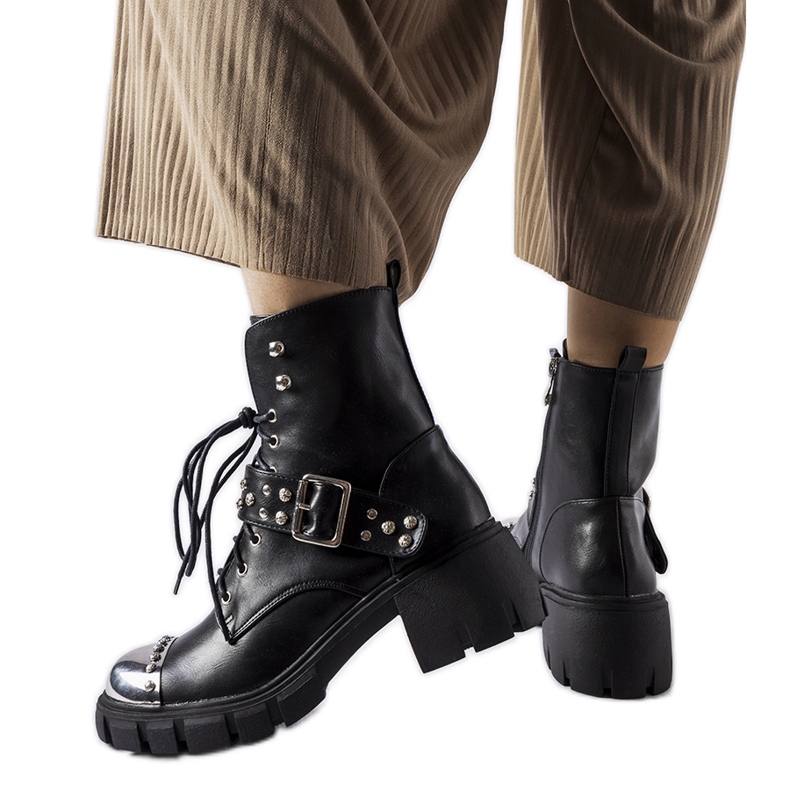 Garret mustat koristeelliset tasakorkoiset saappaat