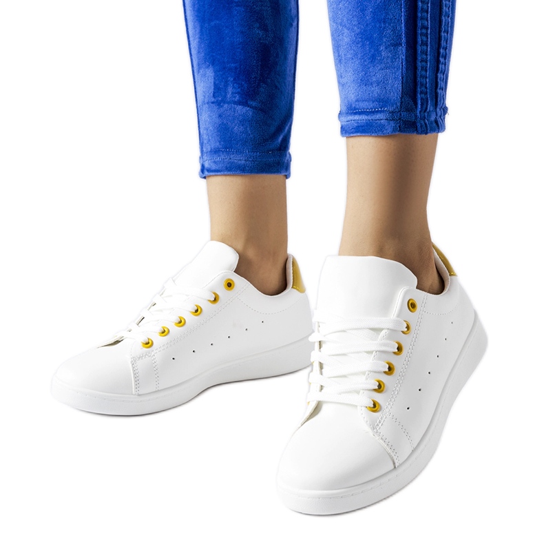 Bushnell valkoiset tennarit keltaisilla aksenteilla valkoinen