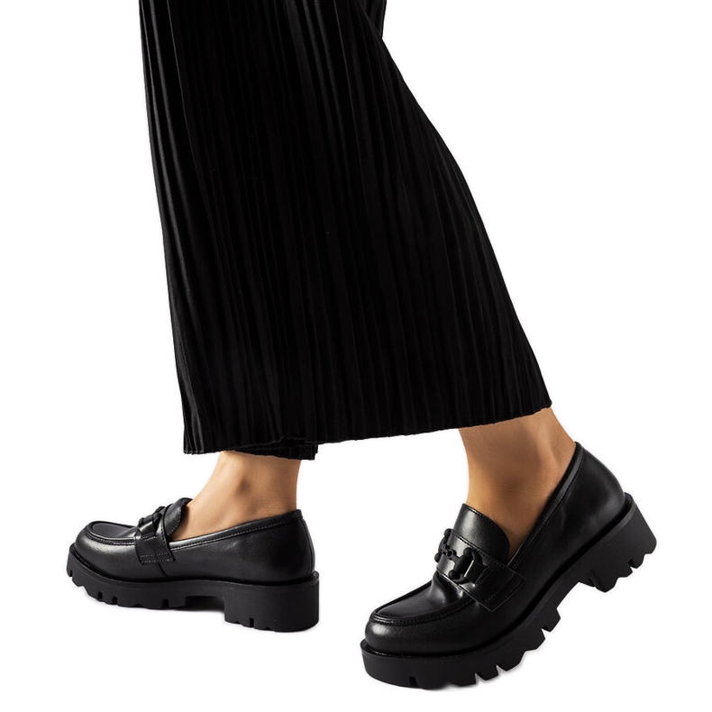 Inna Faunan mustat kengät nahkaisella pohjallisella