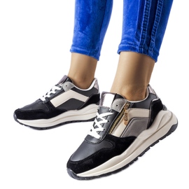 Valkoiset ja mustat Cecchi-lenkkarit