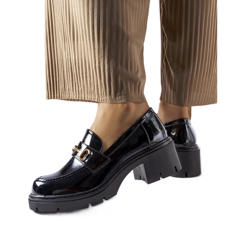 Mustat kiiltonahkaiset Fabrizio-korkokengät