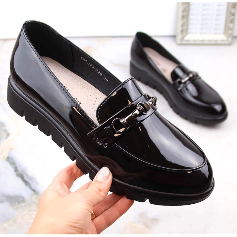 Mukavat mustat naisten kiilakengät T.Sokolskilta