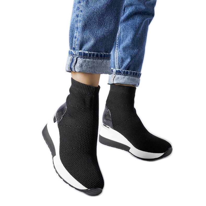 Mustat kankaiset lenkkarit Casgio-kiiloilla