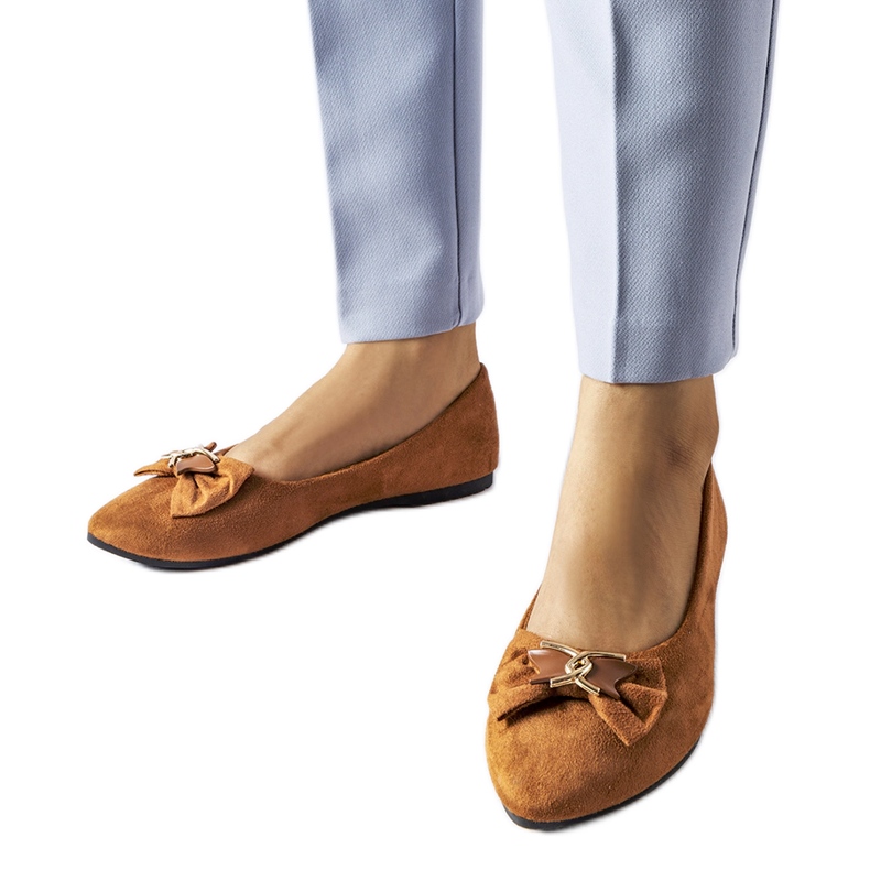 Ruskeat balettihousut, joissa on teräväkärkinen Jetté