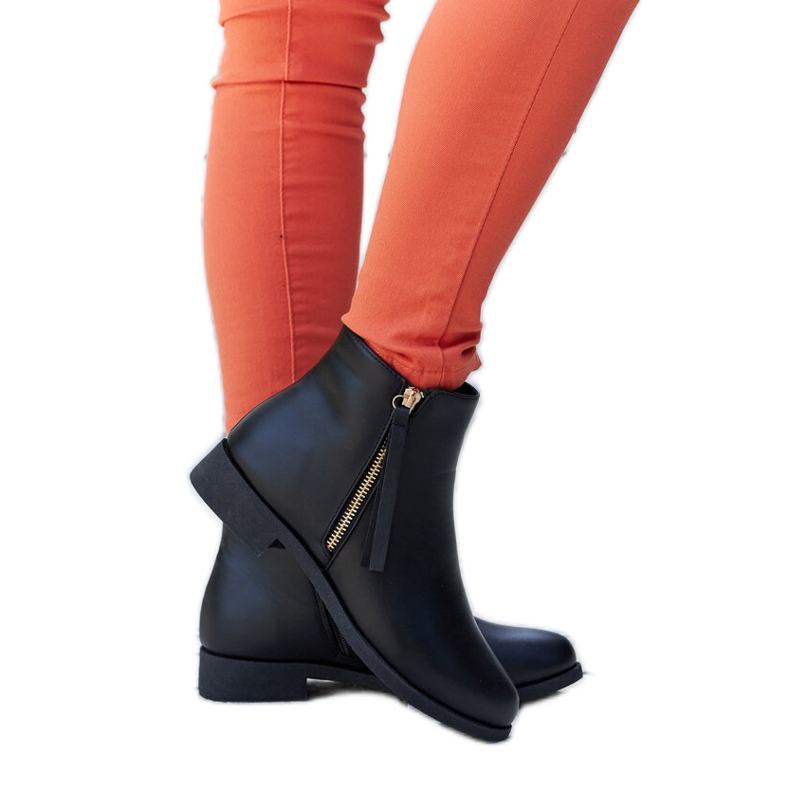 Paien mustat eristetyt litteät nilkkurit