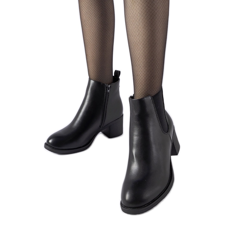 Mustat Pacific-nilkkurit