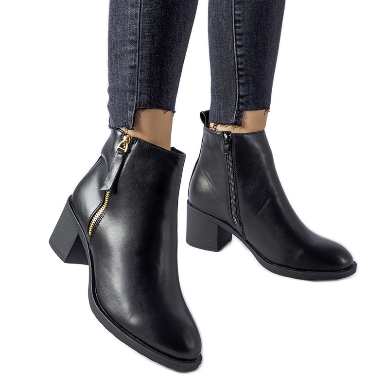 Mustat klassiset Ivanon matalakorkoiset nilkkurit