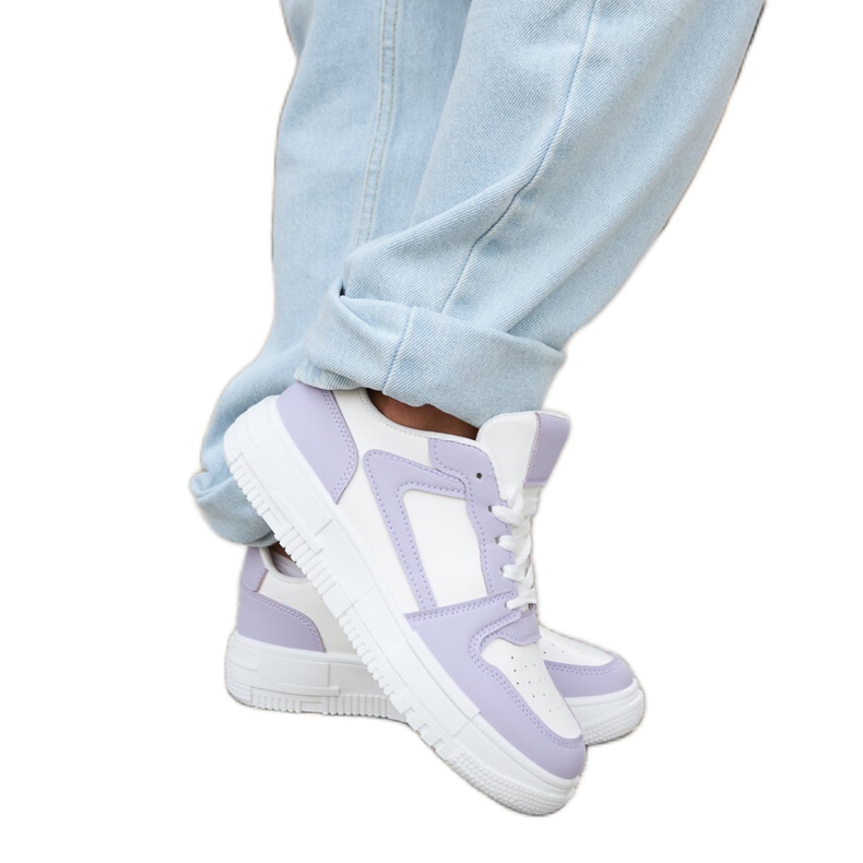 Inna Valkoiset ja violetit klassiset Linneo-lenkkarit valkoinen