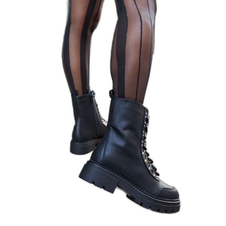 Inna Mustat klassiset eristetyt Concordia-nilkkurit