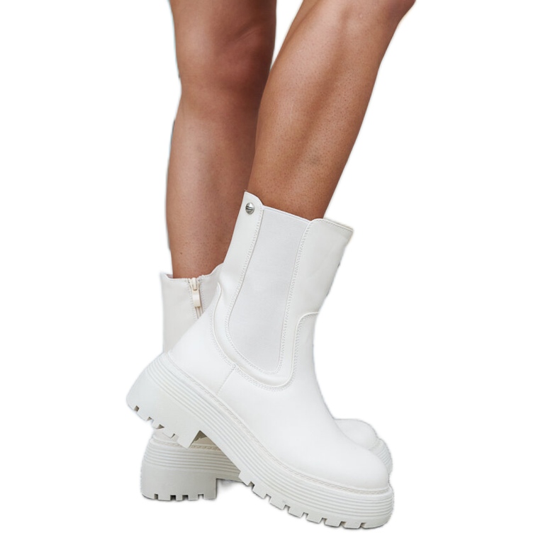 Kermanväriset nilkkurit Rinaldo-alustalla beige